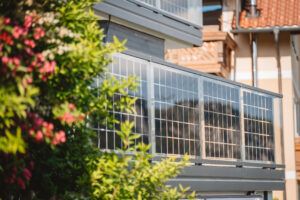 Vollintegrierte Solarmodule im Glasbalkon (Modell Vision)