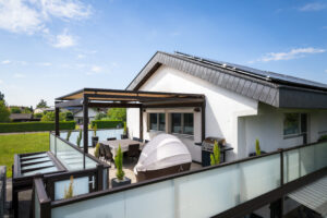 Anbaubalkon mit Überdachung Toscana und Glasbalkon Vital