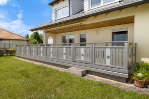 balkongelaender vilshofen luxus in graualuminium auf der terrasse