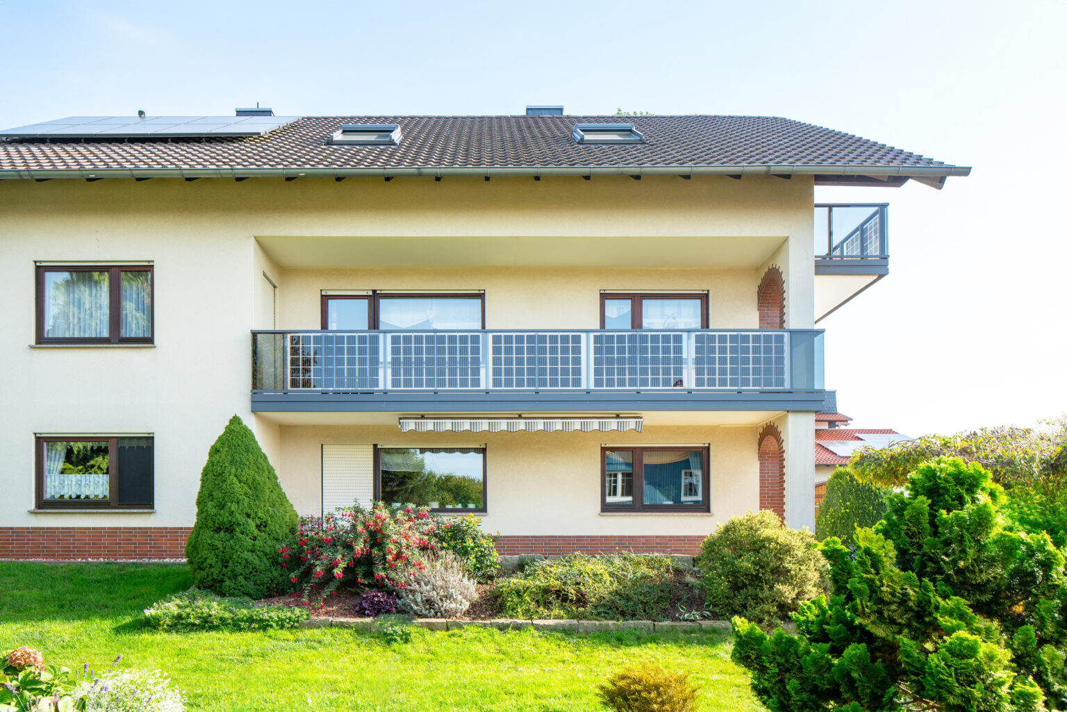 Solar Zaun mit PV-Modulen – Zaun Solaranlage mit Leeb