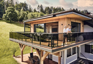 Die steirische Landschaft genießen mit Alu-Balkongeländer Vision
