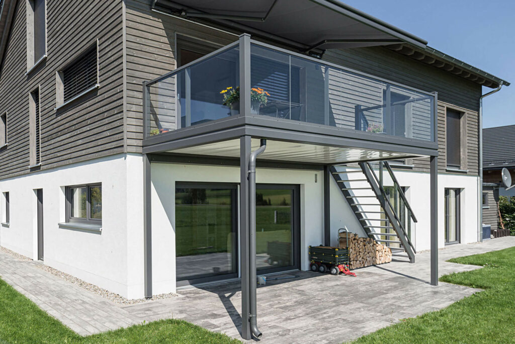 Anbaubalkon mit Stützen