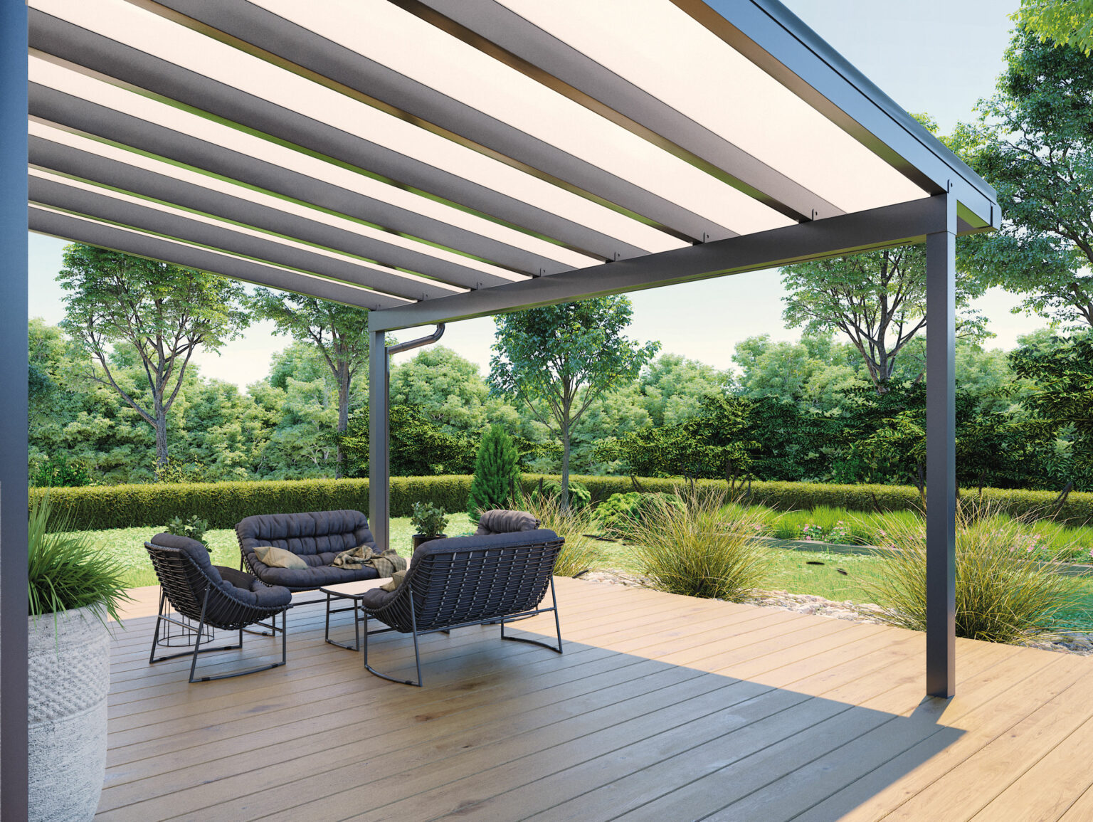 Fixe Terrassenüberdachungen beschatten nach Plan - je nach Bauweise (Eindeckung mit Sandwichpaneelen, integrierte PV Module) und Ausstattung (Markisen)