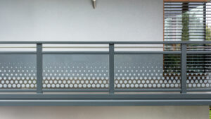 balkongelaender ballina aus glas und aluminium